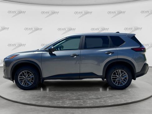 Used 2023 Nissan Rogue S AWD/4WD image 4