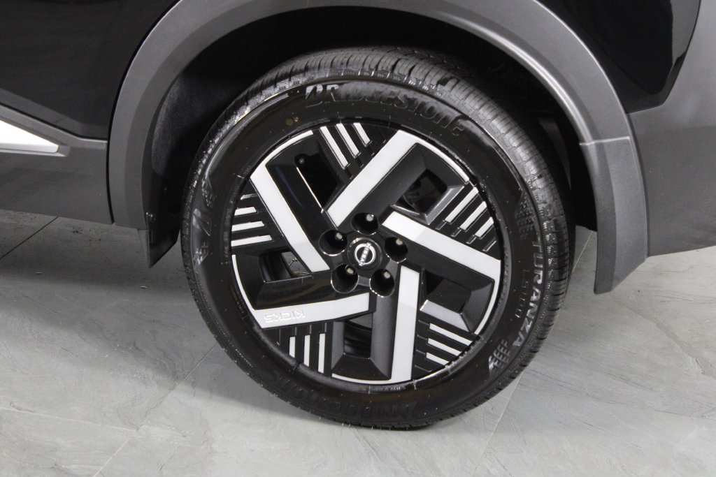 Certified 2026 Nissan Kicks SV FWD image 15