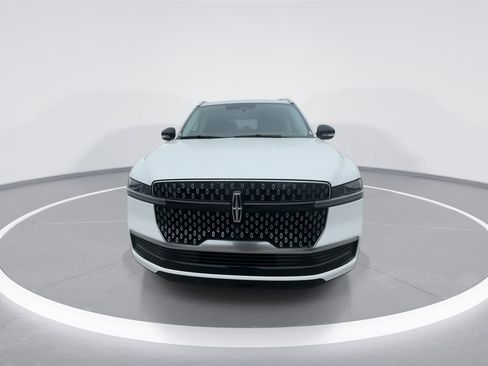 New 2025 Lincoln Navigator L Reserve AWD/4WD image 3