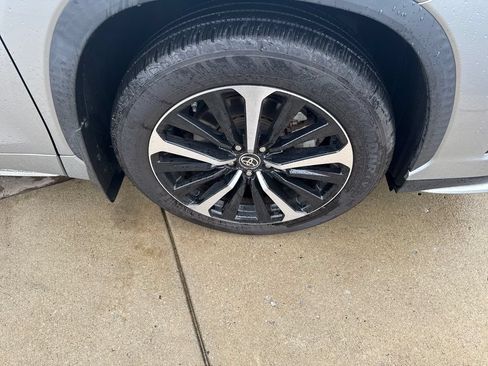 Used 2021 Toyota Highlander XSE AWD/4WD image 15
