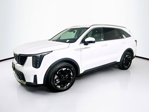 Used 2024 Kia Sorento S image 4