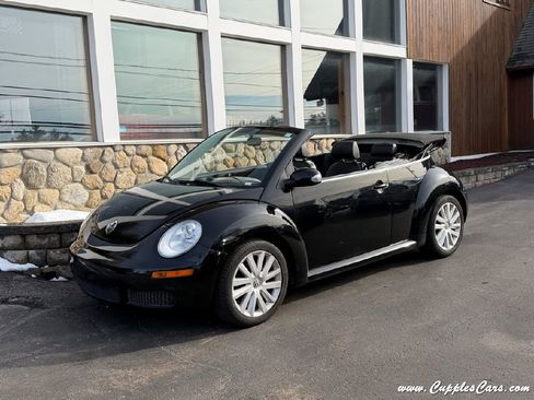 Used 2010 Volkswagen Beetle Convertible image 1