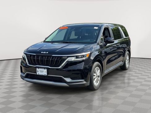 Used 2024 Kia Carnival LX FWD image 3