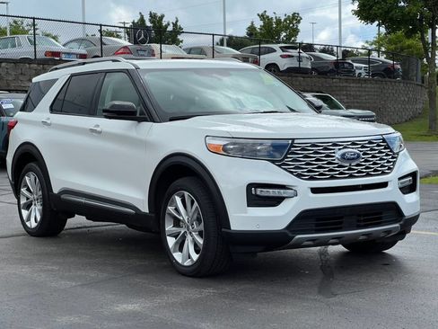 Used 2023 Ford Explorer Platinum w/ Equipment Group 601A AWD/4WD image 43