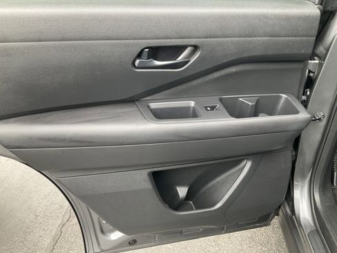 Used 2025 Nissan Pathfinder SV AWD/4WD image 32