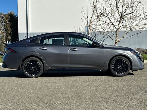 New 2026 Nissan Sentra SR w/ Floor Mat Package image 3