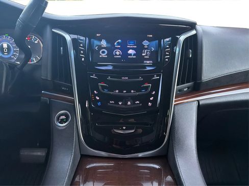 Used 2017 Cadillac Escalade Premium Luxury RWD image 14