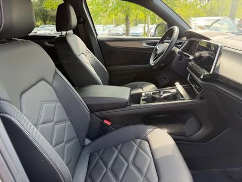 Used 2025 Volkswagen Atlas Cross Sport SE AWD/4WD image 9