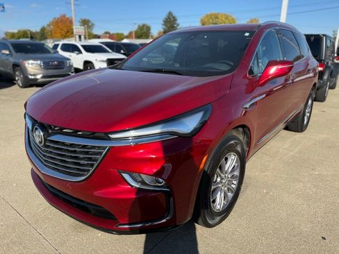 Used 2024 Buick Enclave Premium image 3