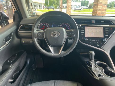 Used 2020 Toyota Camry XSE FWD image 14