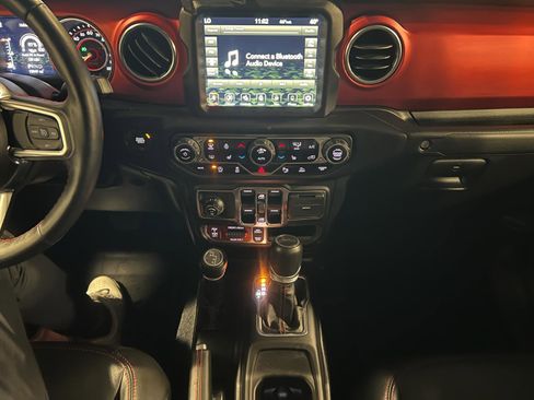 Used 2020 Jeep Gladiator Rubicon image 16