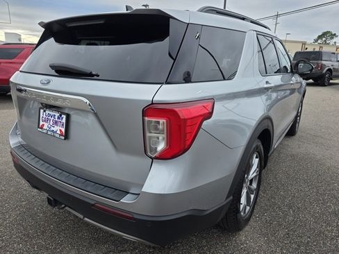 Used 2022 Ford Explorer XLT w/ Equipment Group 202A image 8