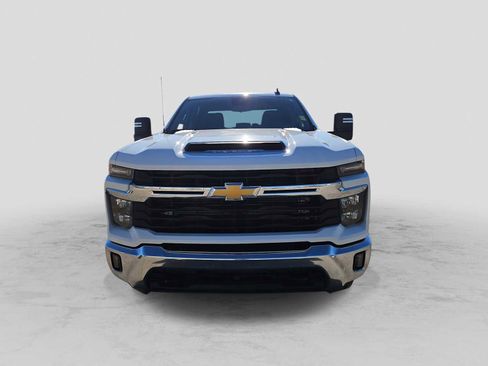 Used 2024 Chevrolet Silverado 2500 LT image 3