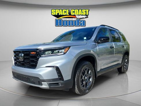 Certified 2025 Honda Pilot TrailSport image 10