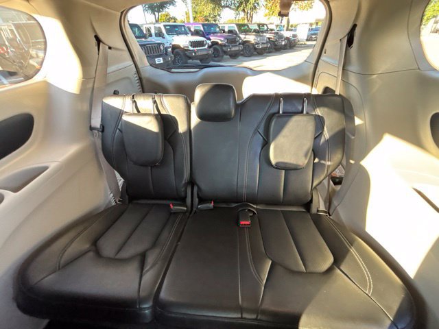 Used 2024 Chrysler Pacifica Touring-L FWD image 13