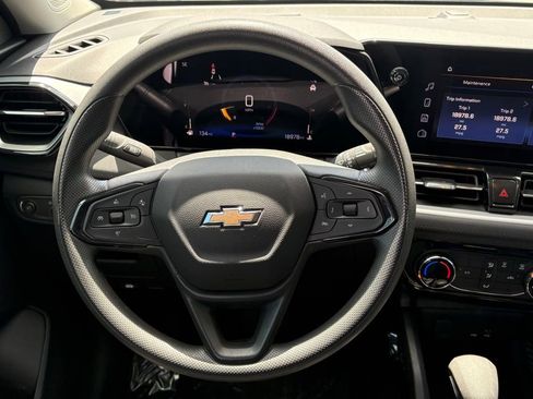 Used 2024 Chevrolet TrailBlazer LT w/ Driver Confidence Package FWD image 18