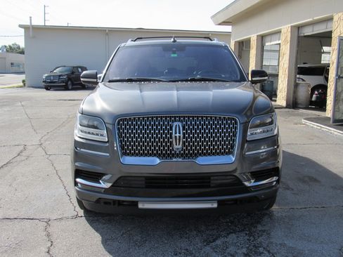 Used 2018 Lincoln Navigator L Reserve w/ Technology Package image 4