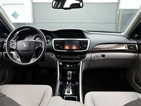 Used 2017 Honda Accord EX-L image 20