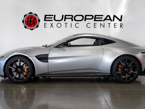 Used 2020 Aston Martin V8 Vantage Coupe image 25