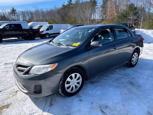 Used 2011 Toyota Corolla LE image 1
