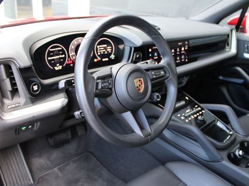 Certified 2024 Porsche Cayenne image 4
