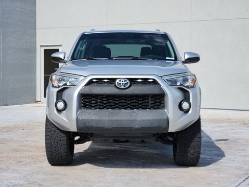 Used 2016 Toyota 4Runner SR5 AWD/4WD image 2