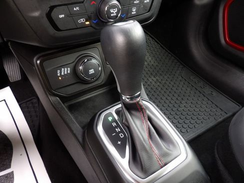 Used 2023 Jeep Renegade Latitude image 19