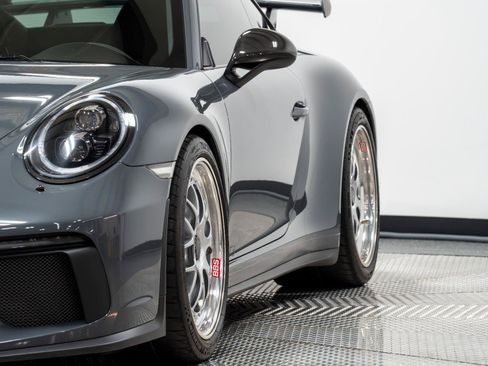 Used 2018 Porsche 911 GT3 RWD image 8
