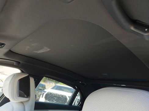 New 2027 BMW 740i w/ Executive Package RWD image 8