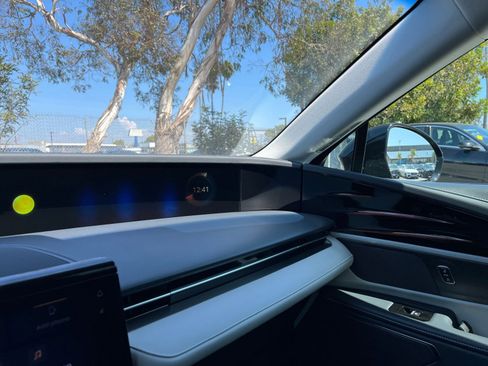 Used 2024 Lincoln Nautilus Premier image 35