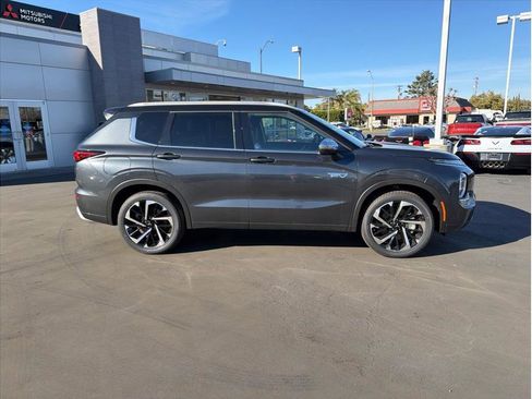 Used 2025 Mitsubishi Outlander SEL image 4