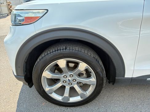 Used 2020 Ford Explorer Platinum w/ Premium Technology Package AWD/4WD image 10