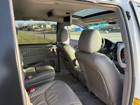 Used 2009 Toyota Sienna XLE image 21