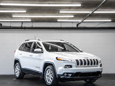 Used 2018 Jeep Cherokee Latitude Plus image 7