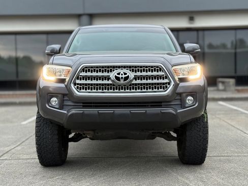 Used 2016 Toyota Tacoma TRD Off-Road w/ Towing Package AWD/4WD image 9