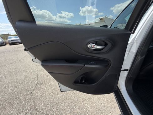 Used 2022 Jeep Cherokee Trailhawk w/ Sun, Sound & Nav Group AWD/4WD image 22