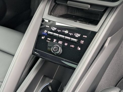 Used 2025 Porsche Macan Electric RWD image 15