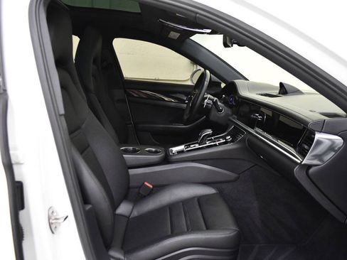 Used 2021 Porsche Panamera RWD image 12