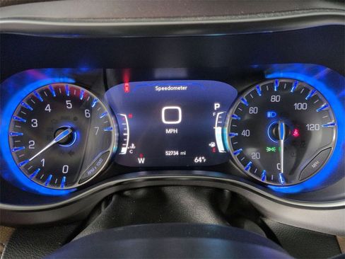 Used 2020 Chrysler Pacifica Limited image 11