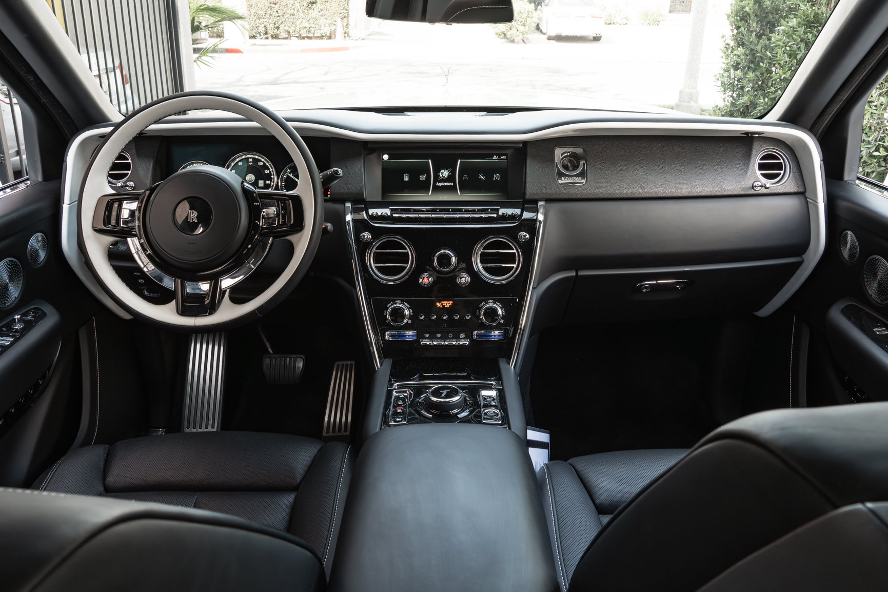 Used 2023 Rolls-Royce Cullinan w/ Technology Package AWD/4WD image 4