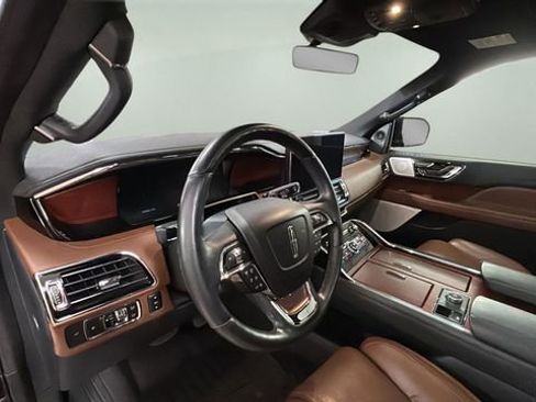 Used 2022 Lincoln Navigator L Reserve w/ Equipment Group 201A AWD/4WD image 9