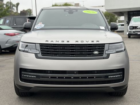 Used 2025 Land Rover Range Rover SE AWD/4WD image 2