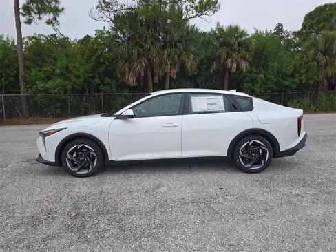 New 2025 Kia K4 EX image 5