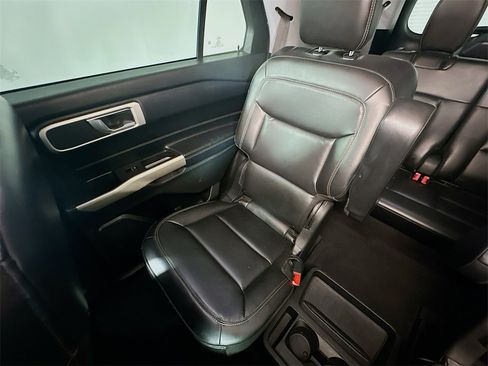 Used 2021 Ford Explorer XLT w/ Equipment Group 202A image 12