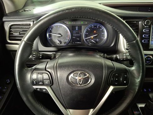 Used 2014 Toyota Highlander XLE image 19