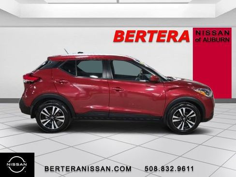 Used 2020 Nissan Kicks SV image 2