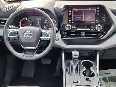Used 2022 Toyota Highlander L image 29