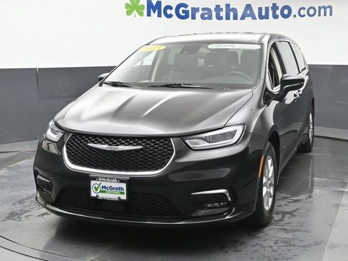 Used 2023 Chrysler Pacifica Touring-L FWD image 22