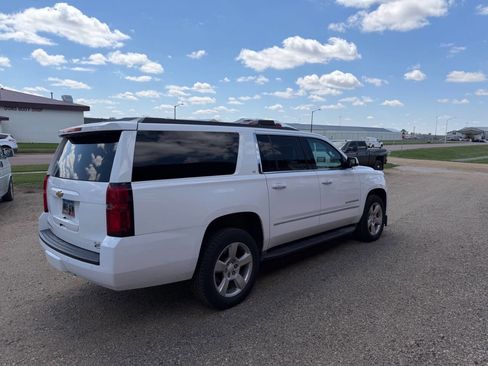 Used 2015 Chevrolet Suburban LT w/ Luxury Package AWD/4WD image 6