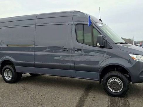 Used 2021 Mercedes-Benz Sprinter 3500 image 2